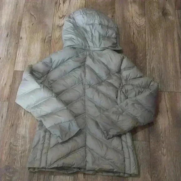 Michael Kors Taupe / Gold Tone Chevron Packable Down Coat Jacket Women's Size M - Picture 4 of 12